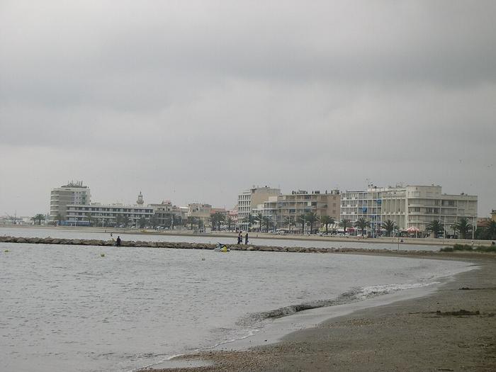 Le Grau du Roi - Immobilier - CENTURY 21 Rouvière Immobilier - Le_grau_du_roi_vu_de_la_plage